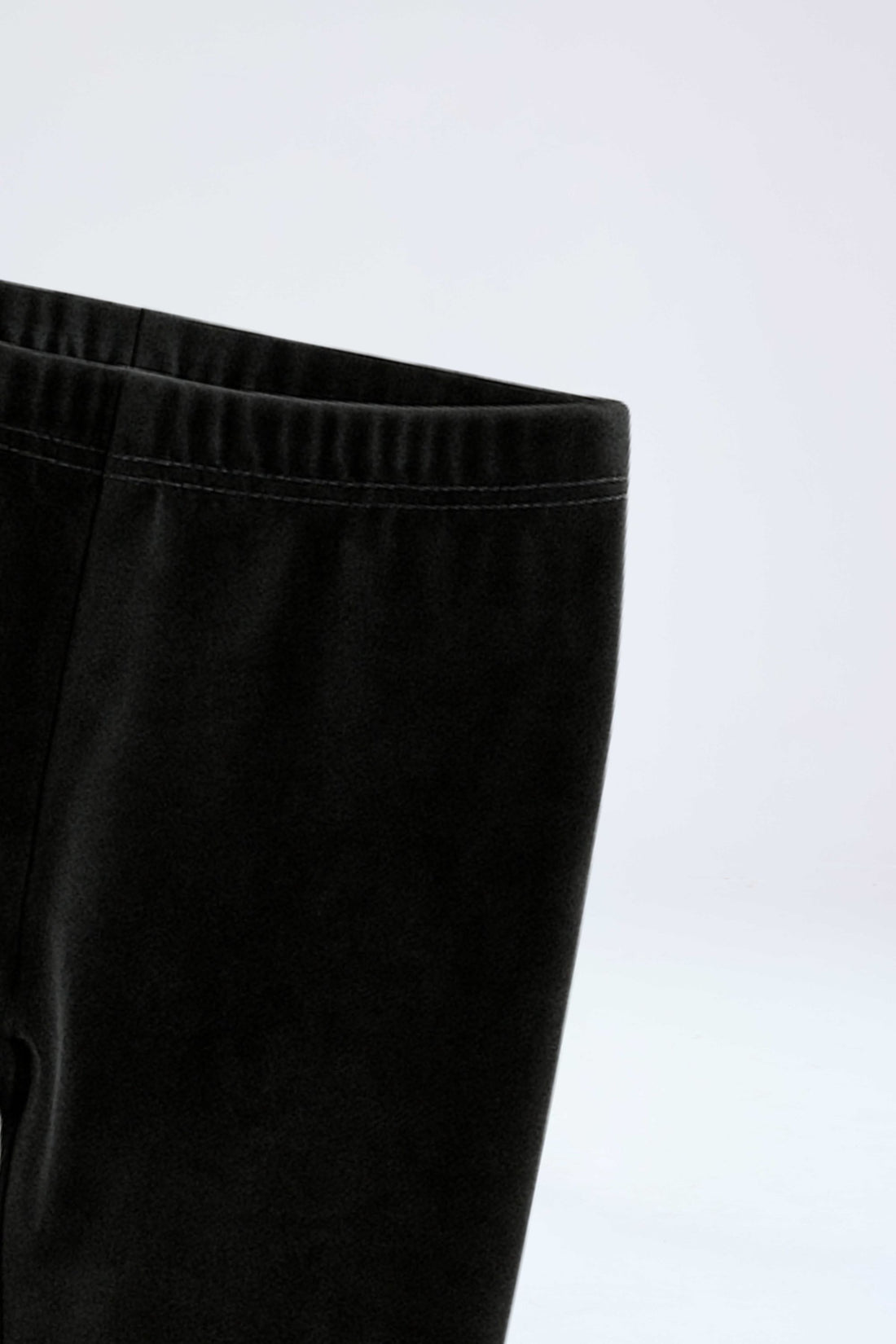 Legging en terciopelo negro para niña