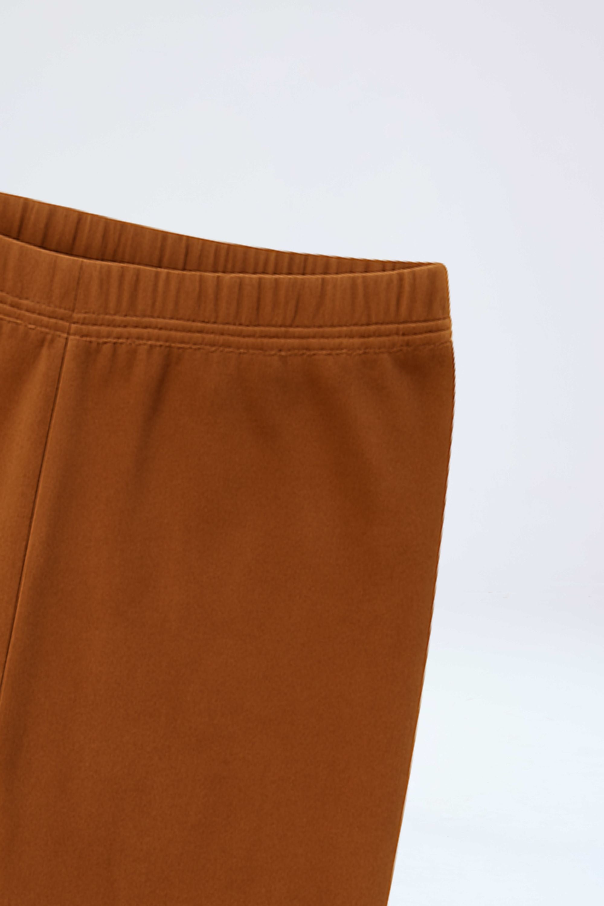 Legging en terciopelo canela para niña
