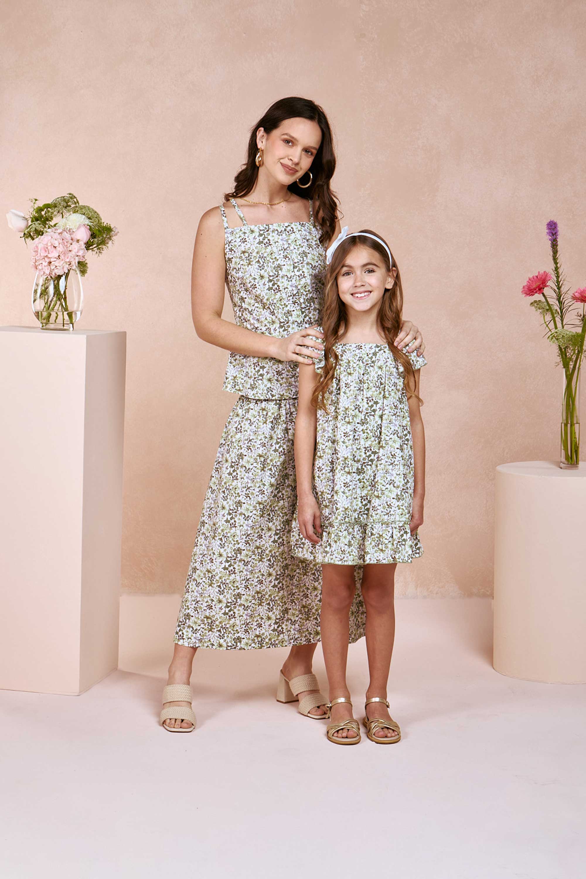 Vestido flores verde forrado de niña